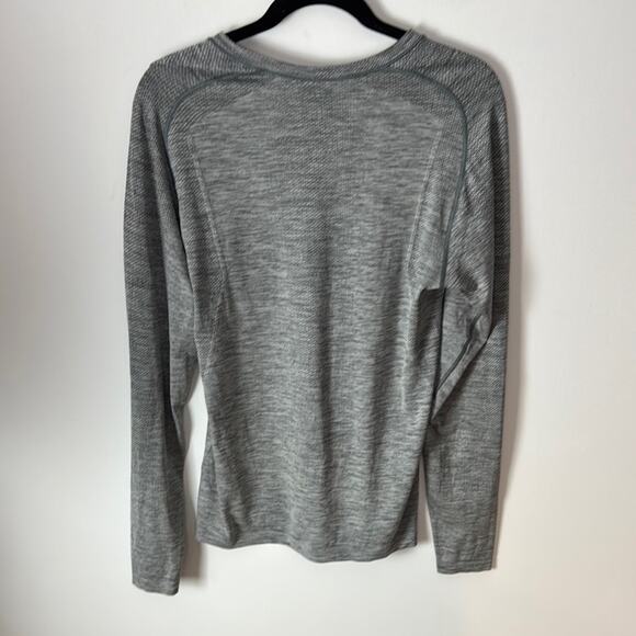 Lululemon Long Sleeve - Men's Small - Picture 4 of 4